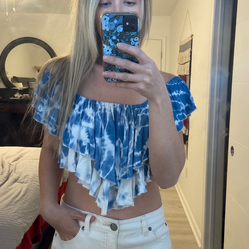 Super cute summer tie-dye crop top